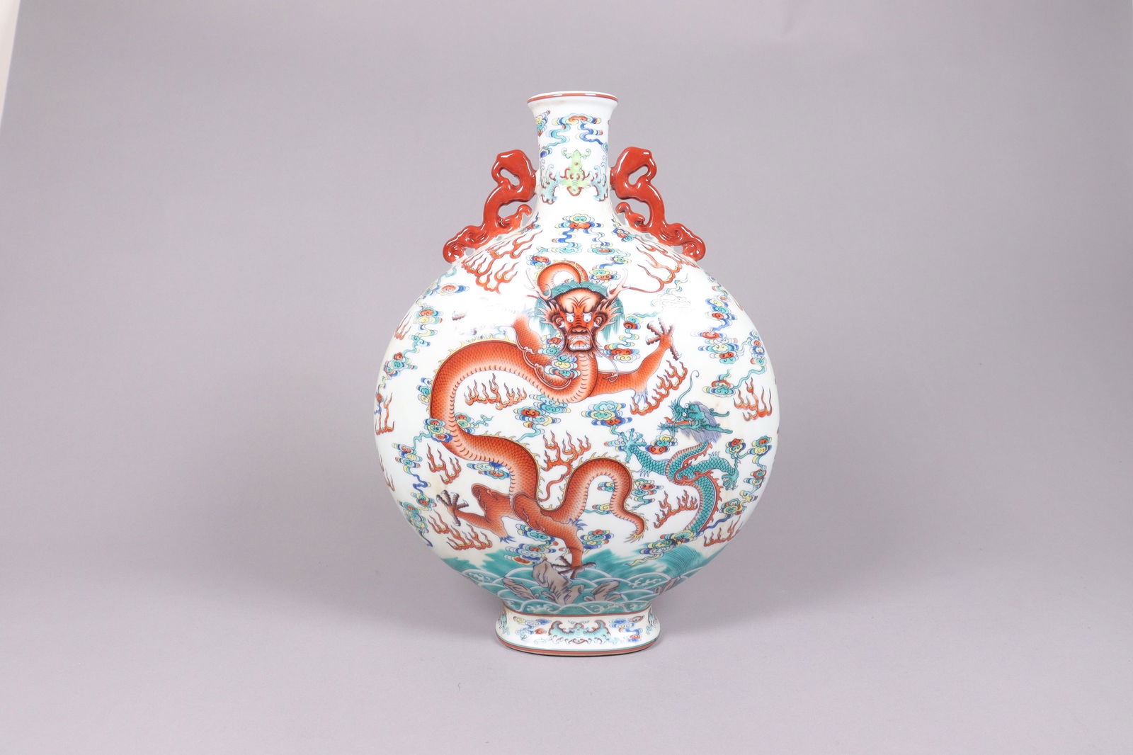 Chinese important flask dragon vase (1 of 7)