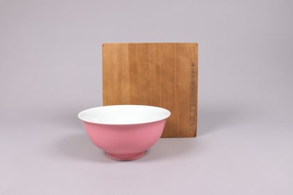 Chinese famille rose bowl with wooden box