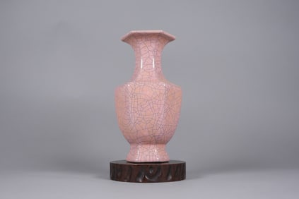 Chinese fine crackled vase