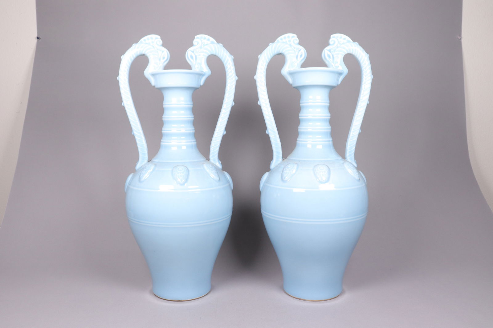 2 Chinese dragon handled vase (1 of 7)