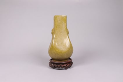 Chinese green handled vase