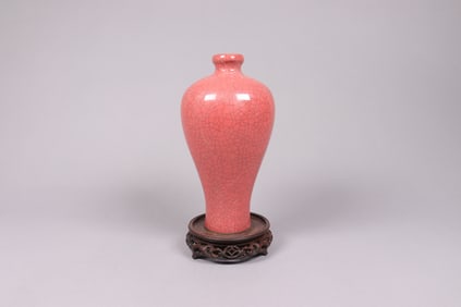 Chinese red crackled vase