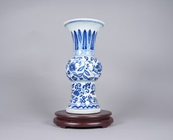 Chinese fine b/w vase