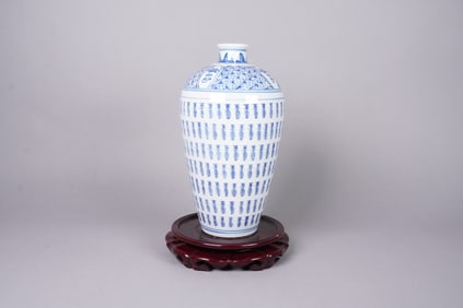 Chinese fine b/w vase