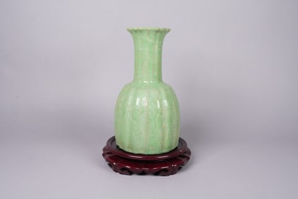 Chinese green crackled vase