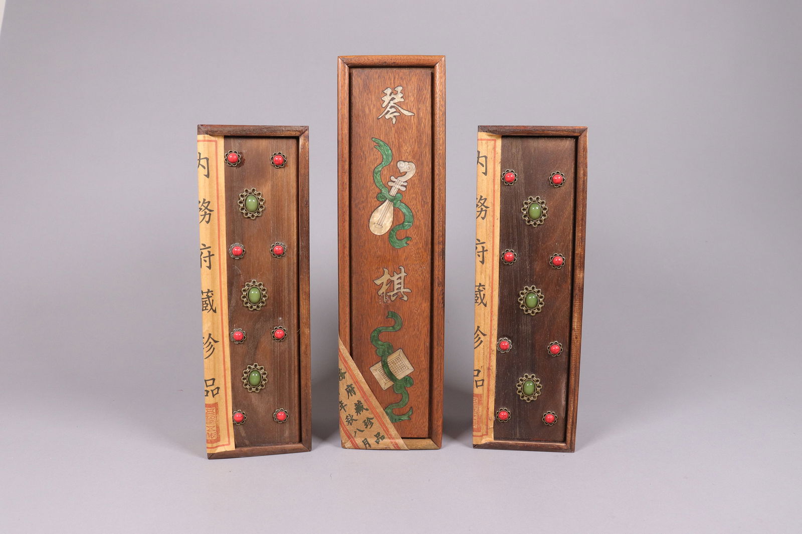 Lots Chinese scrolls in box (1 of 7)