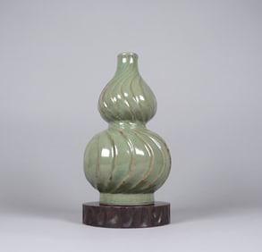 Chinese gourd vase