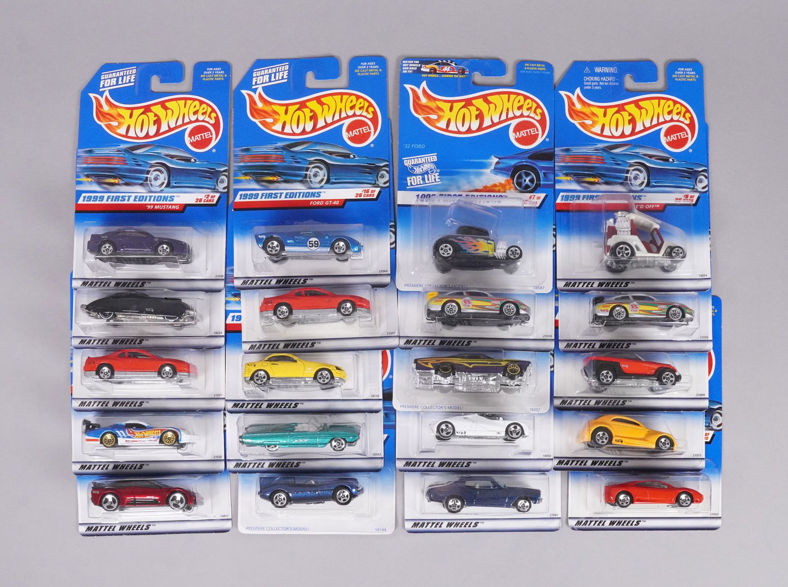 Lots Hot Wheels sealed in box: Lots Hot Wheels sealed in box.