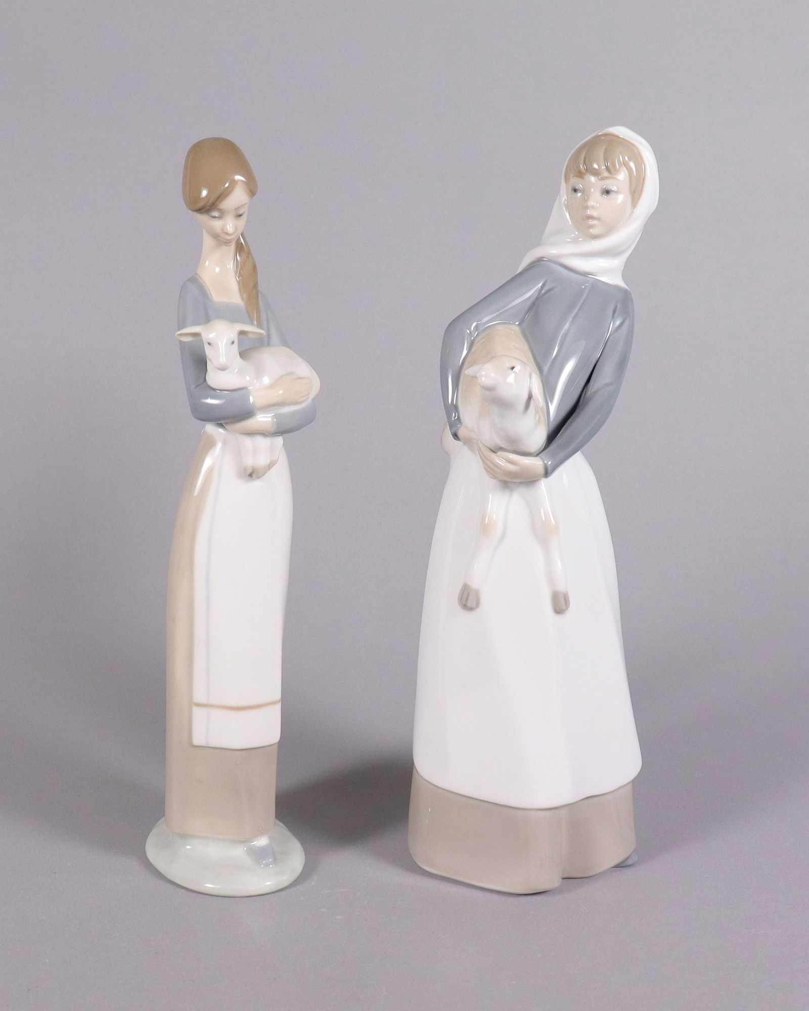 Lots Lladro figurines: Lots Lladro figurines, largest H: 10.7" x W: 3.3."