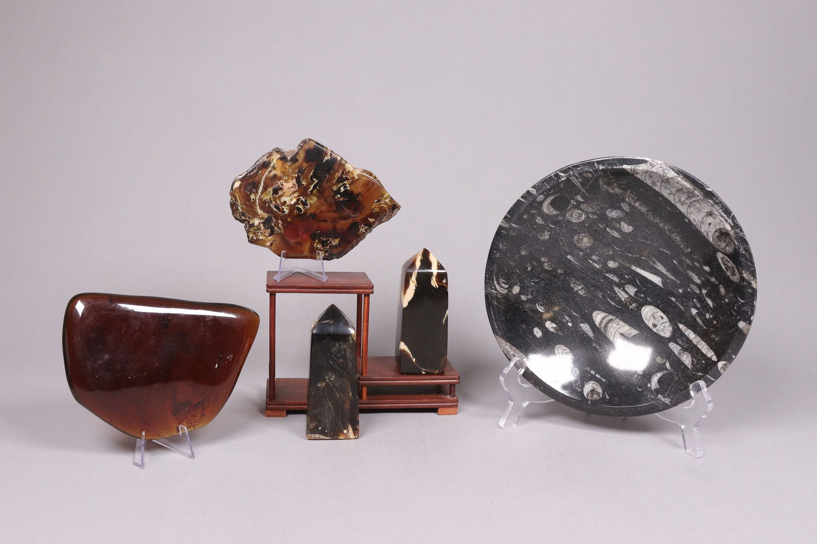 Lots fine items: Lots fine vintage items, some are possibly amber.
