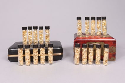 Lots gold flakes ungraded