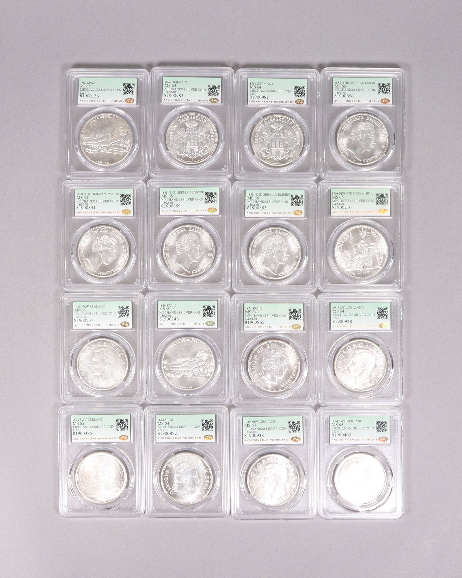 Lots coins ungraded: Lots coins ungraded, we do not guarantee any grading, material, or age. All sales are final, no return.
