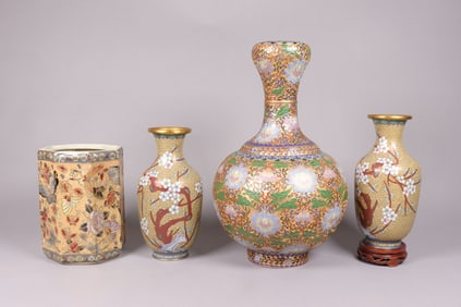 Lots Chinese gilted vase