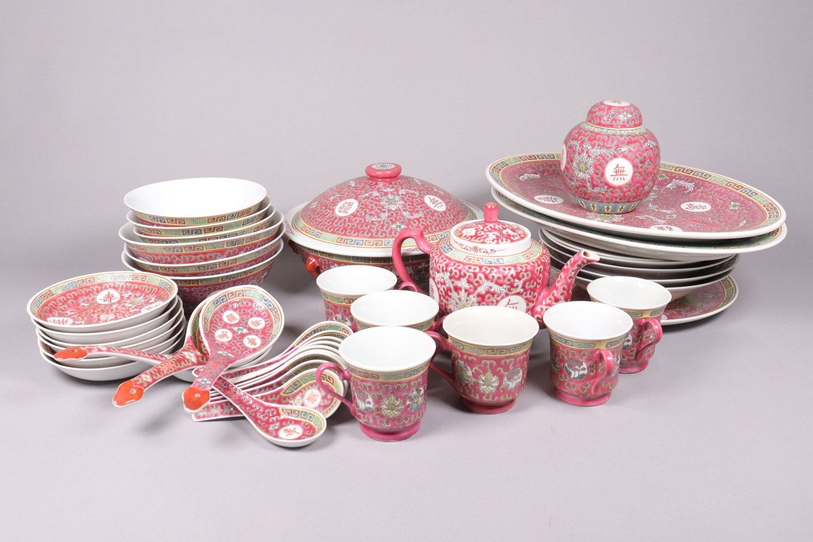 Lots Chinese porcelains: Lots Chinese porcelains.