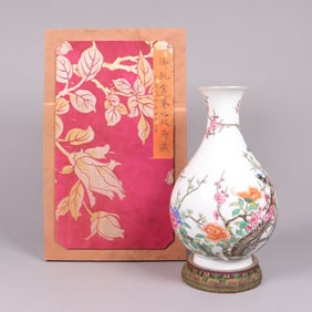 Chinese fine vase with silk box