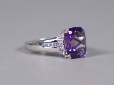 14 kt w/g amethyst quartz diamond ring
