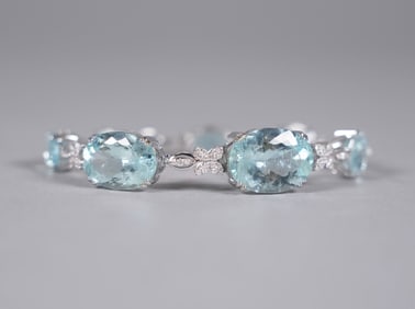 14 kt w/g aquamarine bracelet
