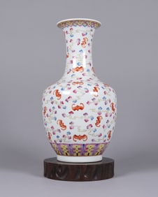 Chinese famille rose vase