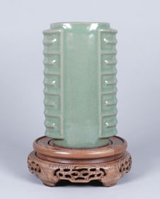 Chinese green crackled vase