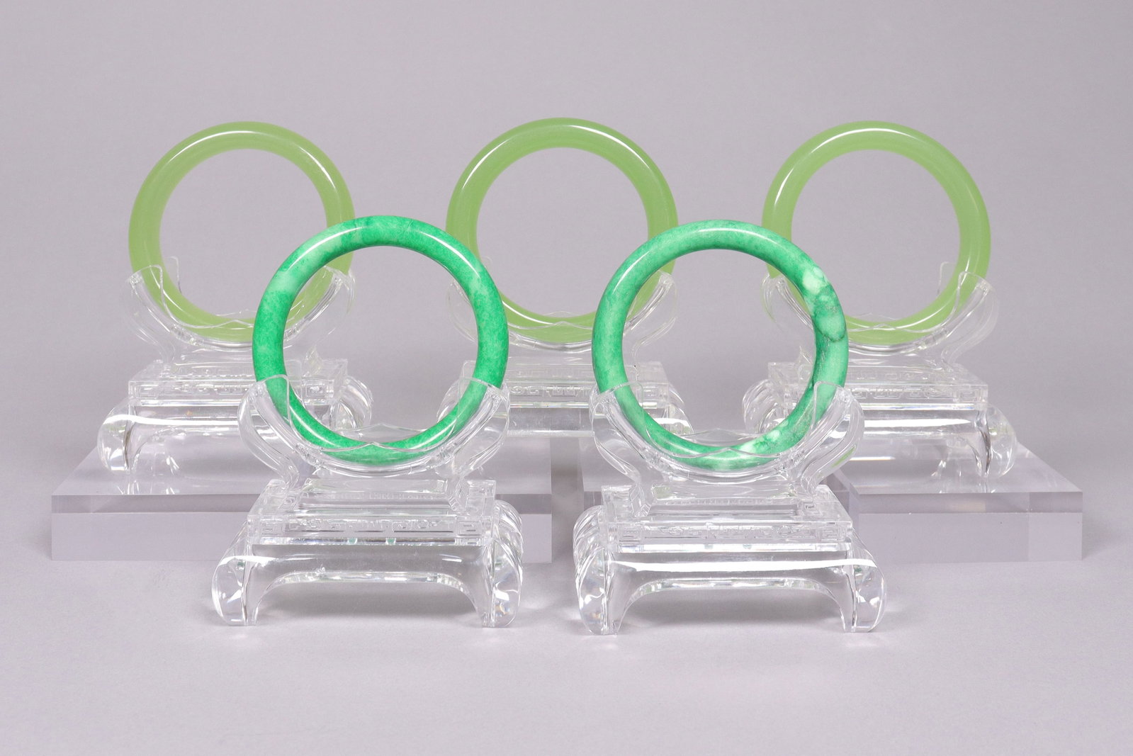 Lots Chinese bangles: Lots Chinese apple green bangles.