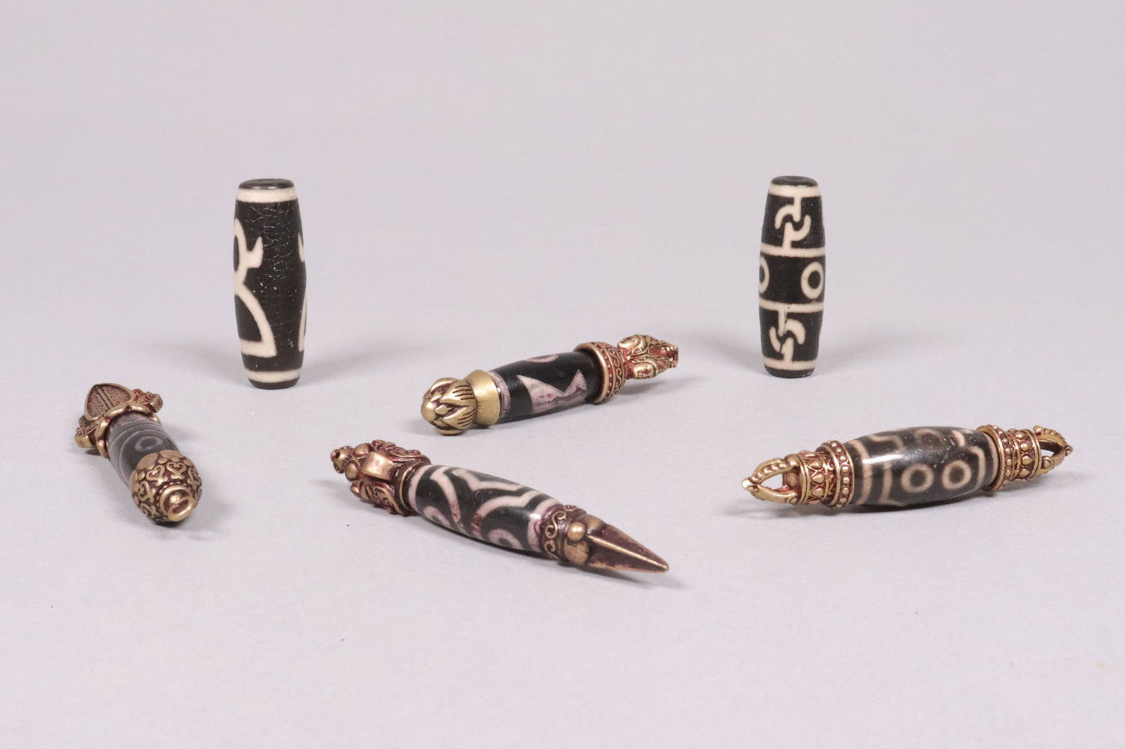 Lots Tibetan dzi beads: Lots Tibetan dzi beads.