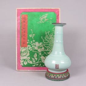 Chinese celadon vase with box