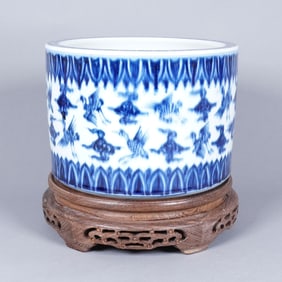 Chinese b/w brush pot