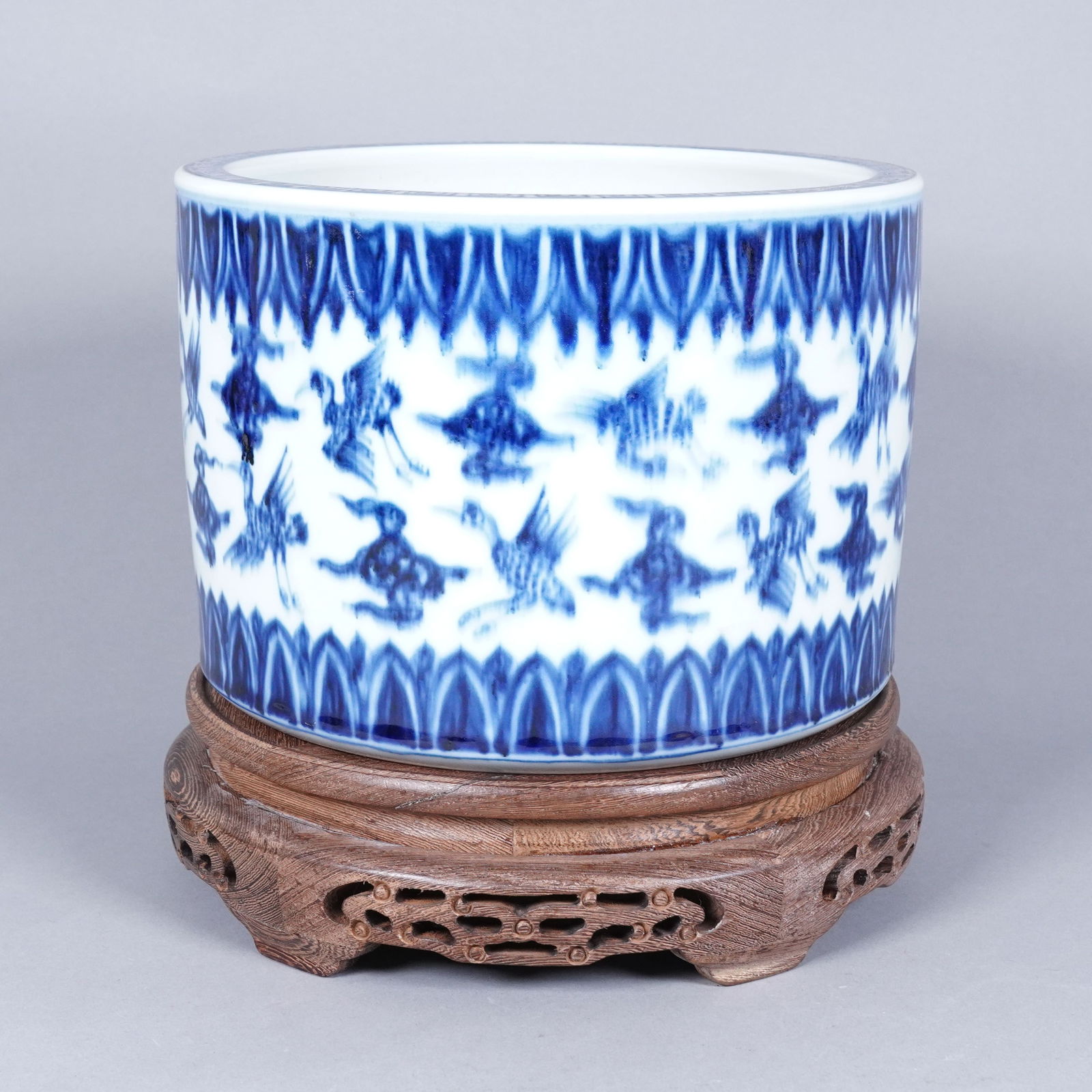 Chinese b/w brush pot: Chinese b/w fine brush pot. H: 6" x W: 8.5."