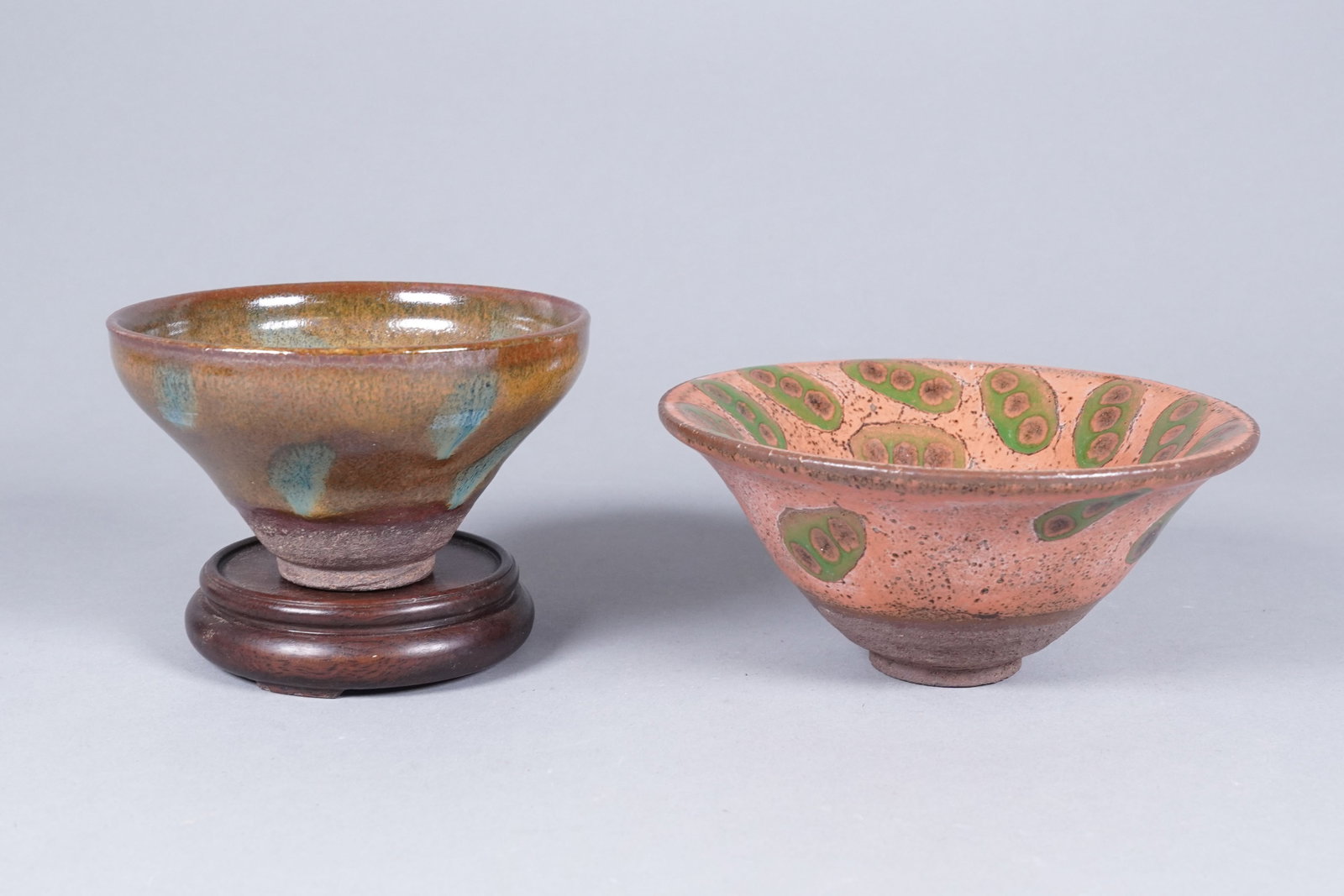 Lots Chinese tea bowls: Lots Chinese large tea bowls. Largest H: 3" x W: 6.1."