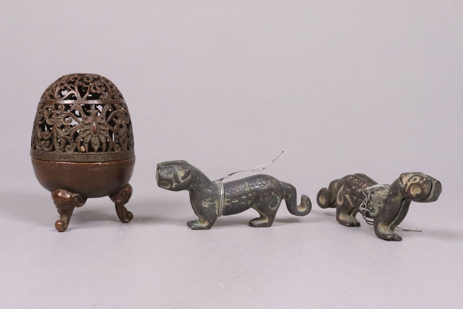 Lots Chinese bronze items: Lots Chinese bronze items.