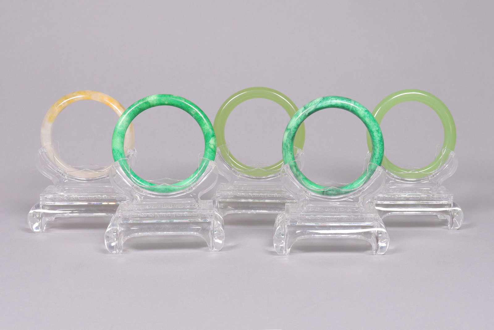 Lots Chinese apple green bangles: Lots Chinese fine apple green bangles.