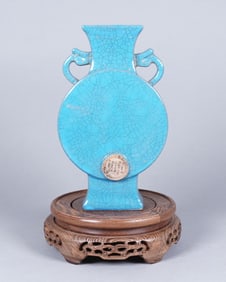 Chinese fine crackled vase