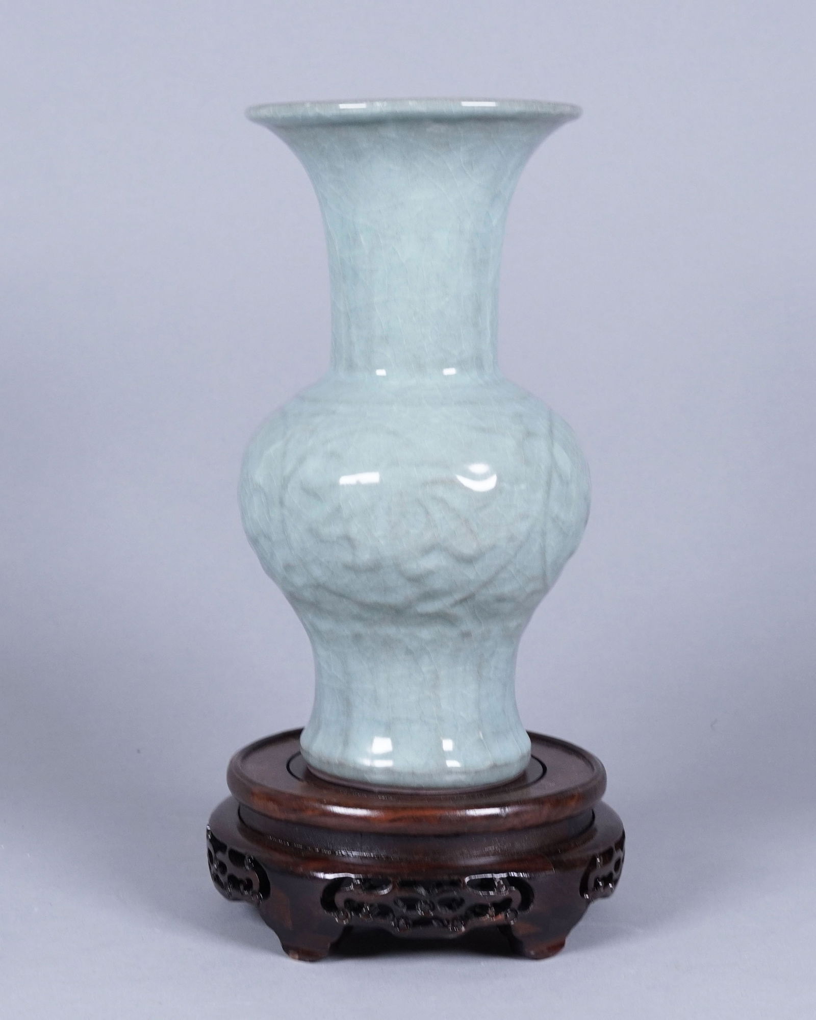 Chinese celadon vase: Chinese fine celadon vase. H: 9.5" x W: 5.1."