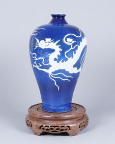 Chinese fine dragon vase