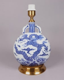 Chinese fine b/w dragon flask