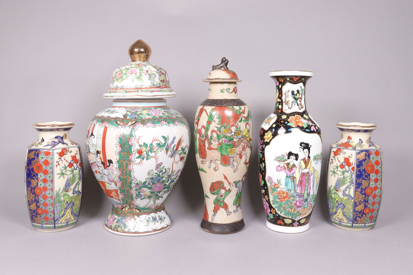Lots Asian style vase: Lots Asian style vase.