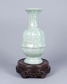 Chinese crackled vase