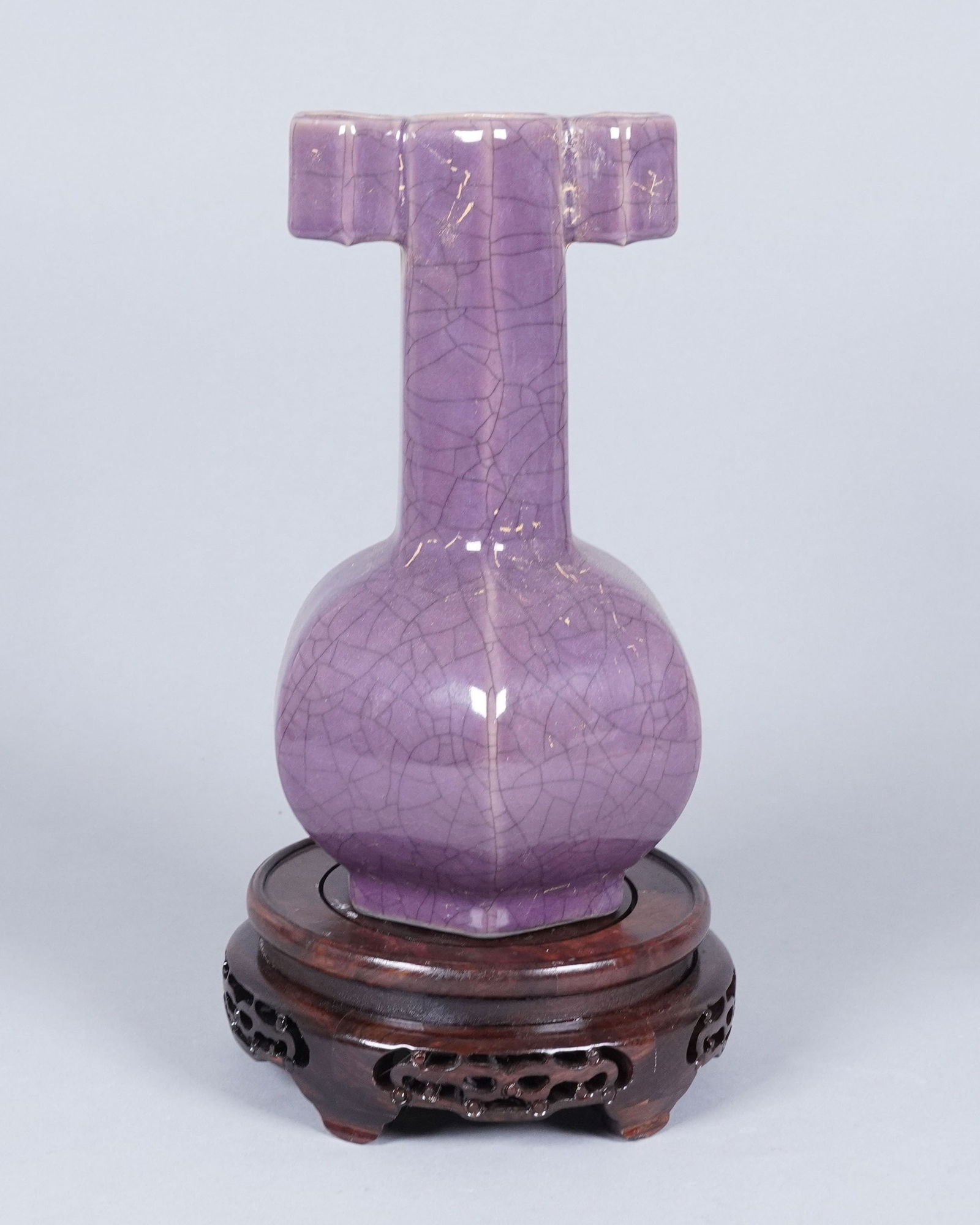Chinese purple vase: Chinese purple vase. H: 9.2" x W: 5.2."