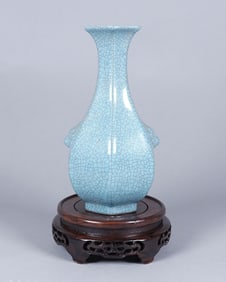 Chinese blue crackled vase