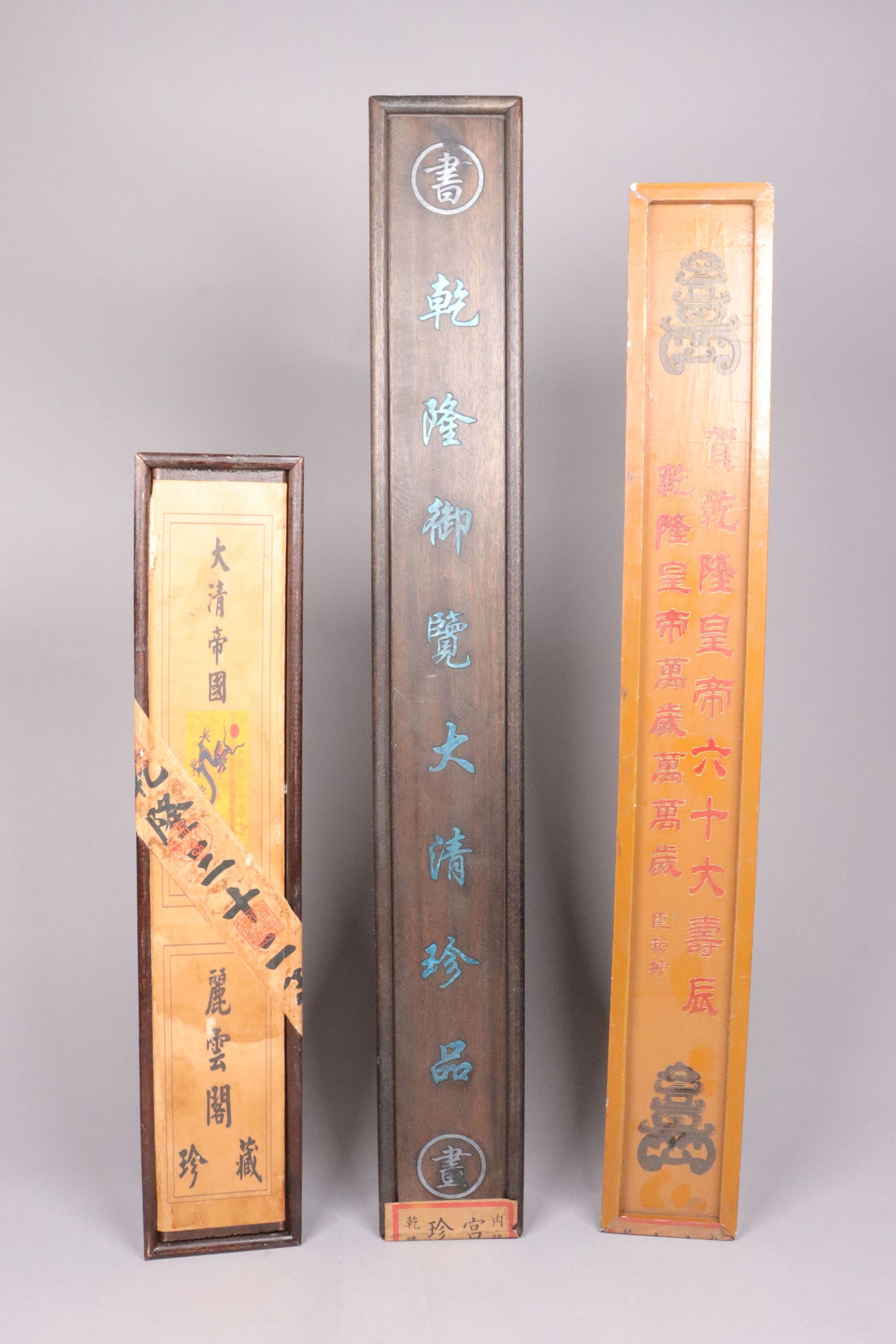 Lots Chinese scrolls in box: Lots Chinese scrolls in box.