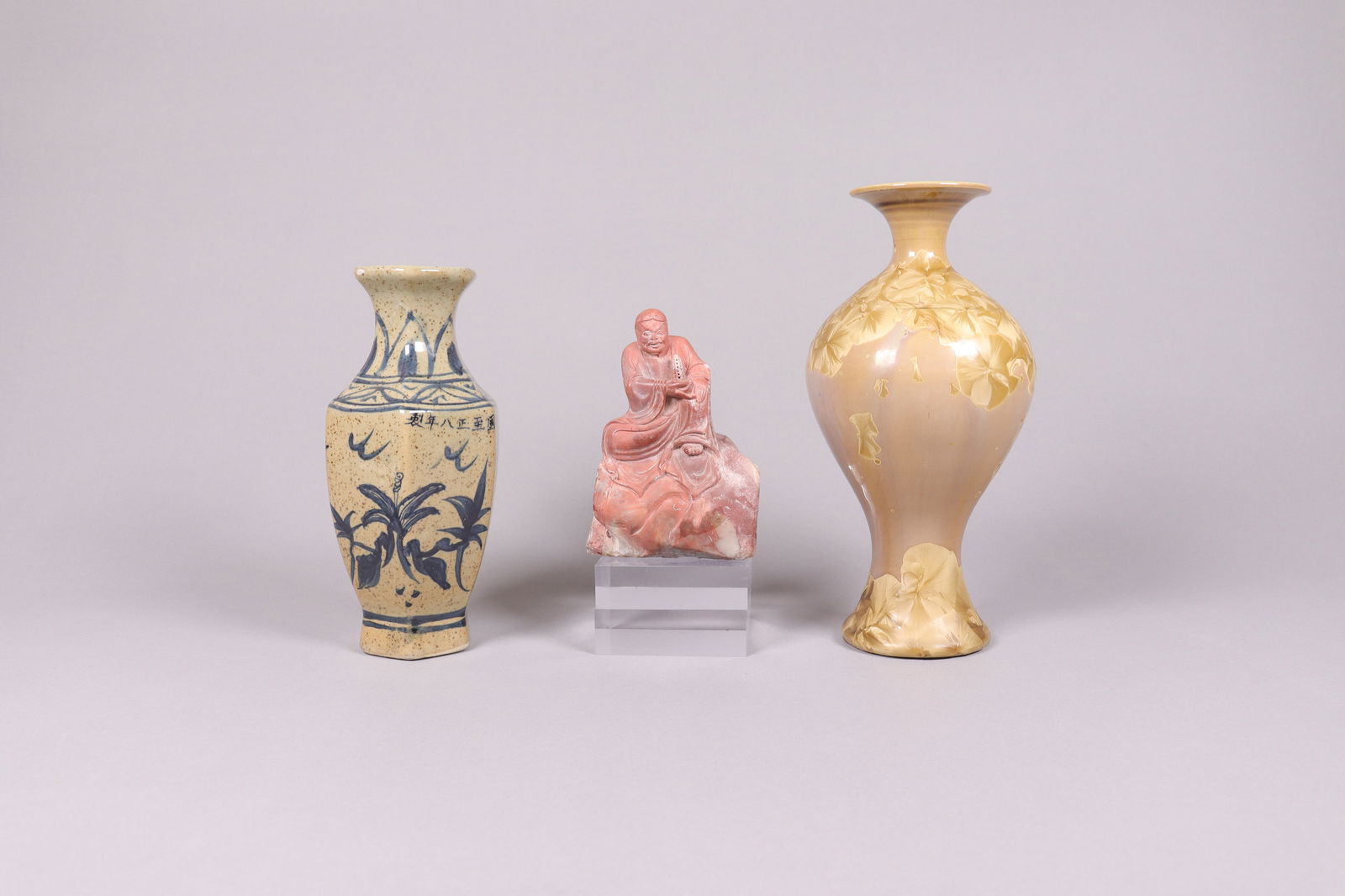 Lots Asian items: Lots asian items, one of the vase has damage. All sales are final, no return. Largest H: 9.25" x W: 4.5."