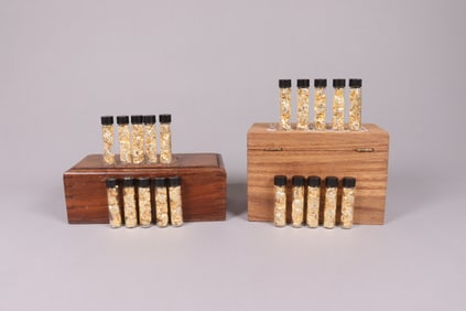 Lots gold flakes ungraded