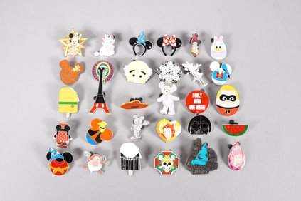 Lots Disney pins