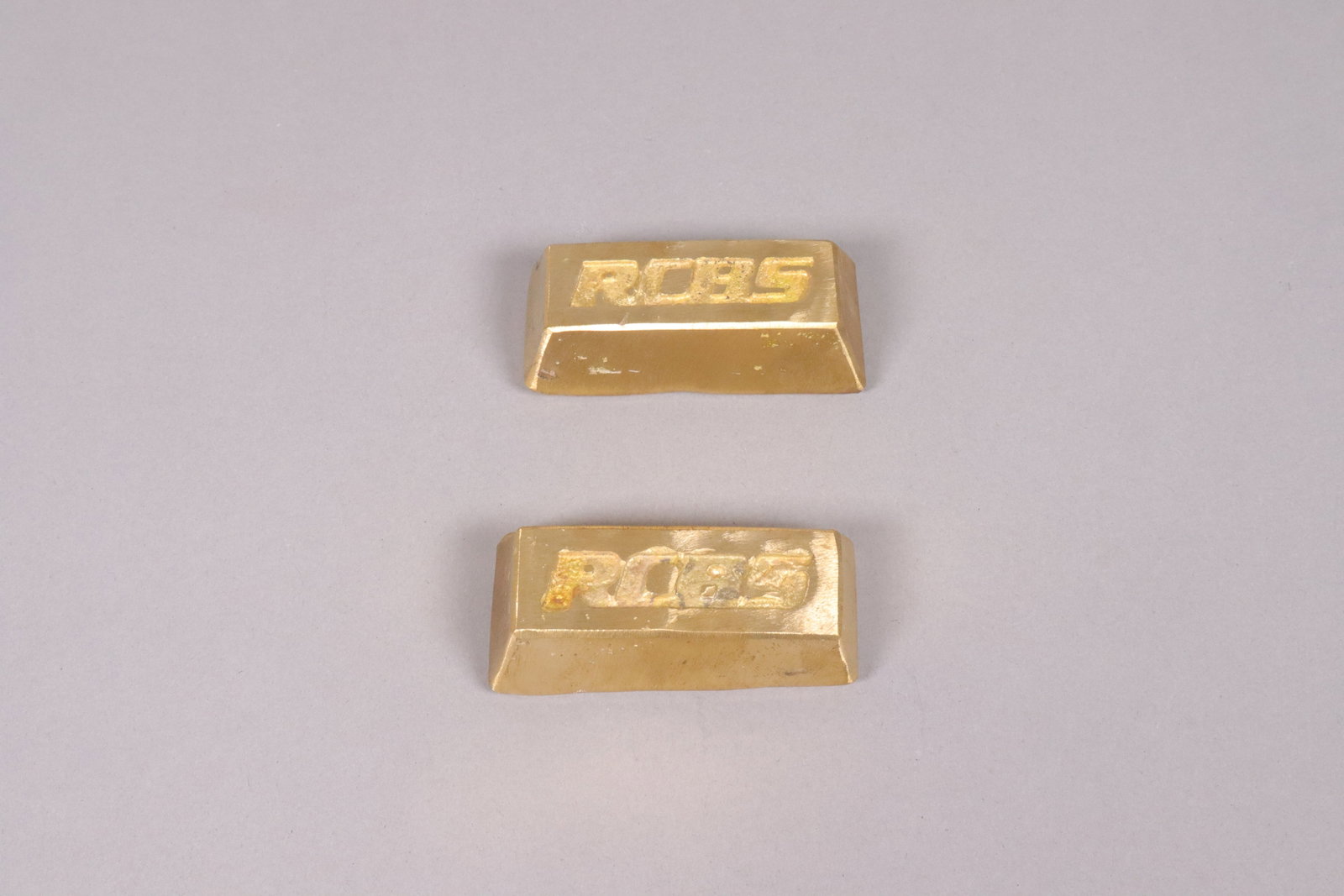 Lots ingots ungraded: Lots ingots ungraded. We do not guarantee any marking, material or age. All sales are final, no return.