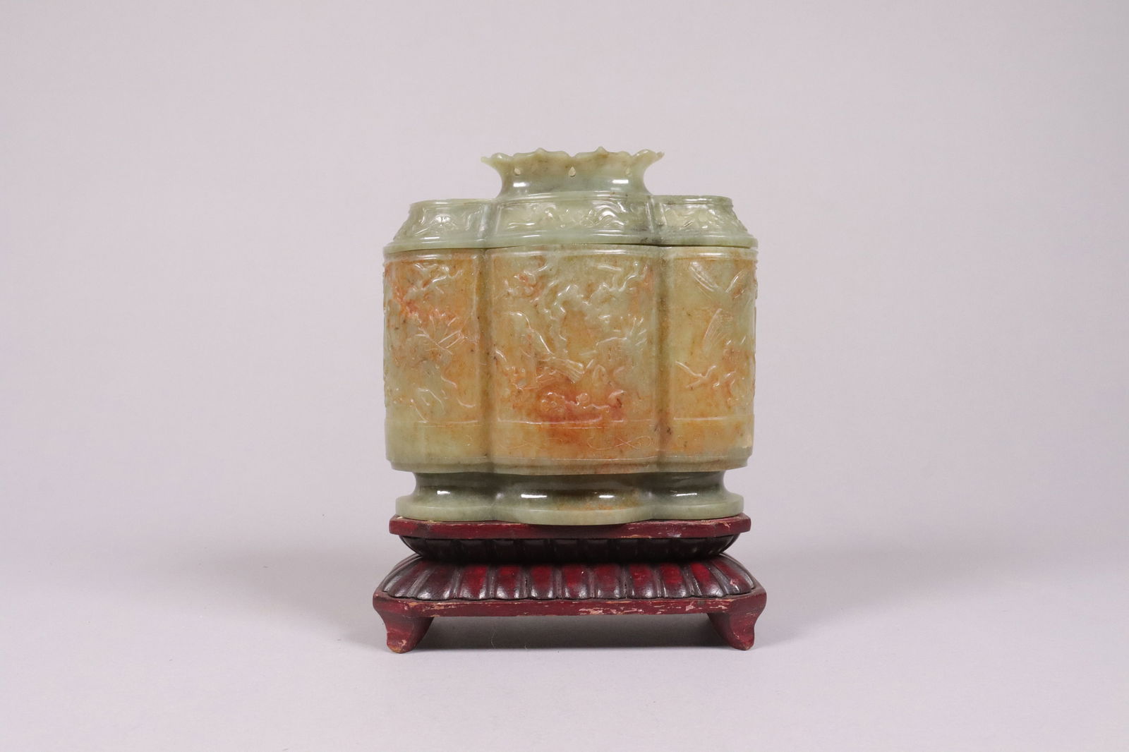Chinese fine jade lidded box (1 of 8)