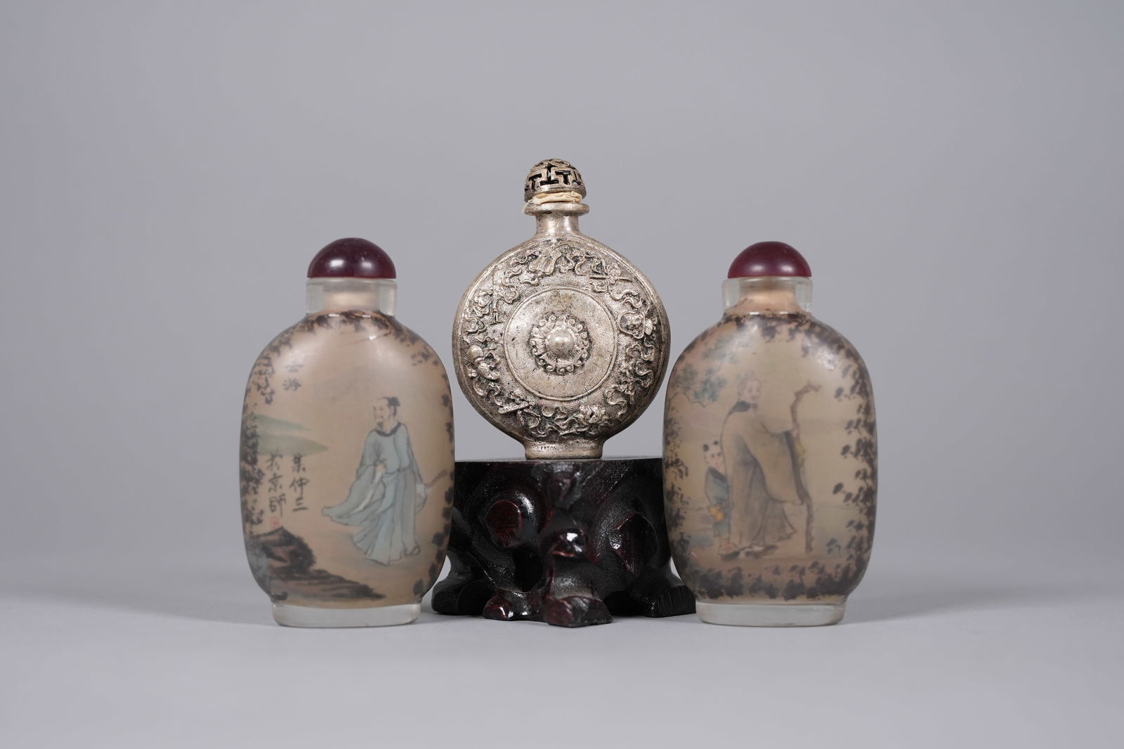 Lots Chinese snuff bottles: Lots Chinese snuff bottles.