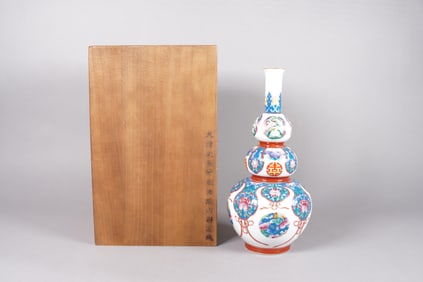Chinese fine gourd vase