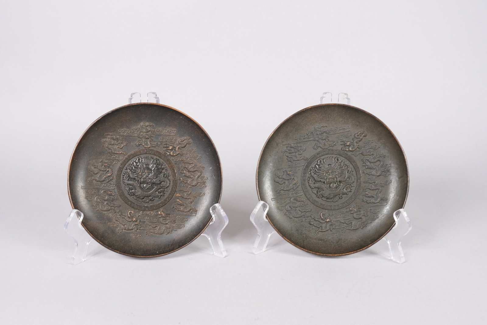2 Chinese fine plates: 2 Chinese fine plates. Largest H: 0.8" x W: 6.3."