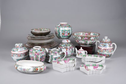 Lots Asian porcelains