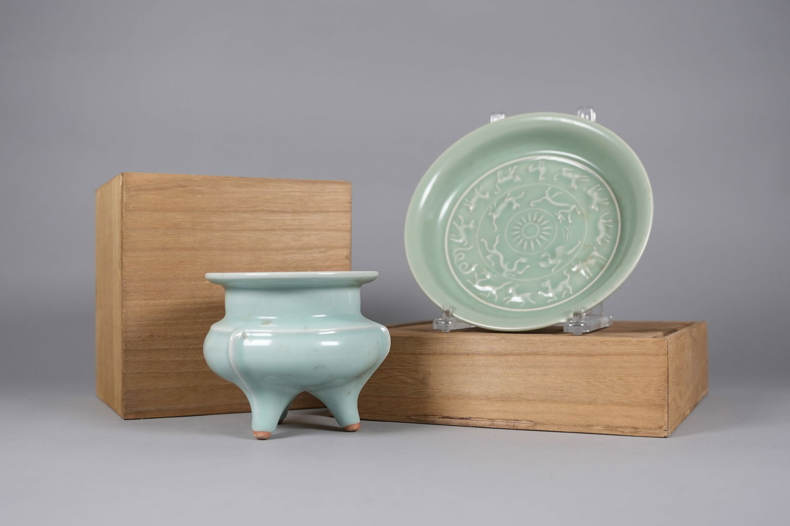Lots Chinese celadon porcelains: Lots Chinese fine celadon porcelains with wooden box. Largest H: 4.5" x W: 5."